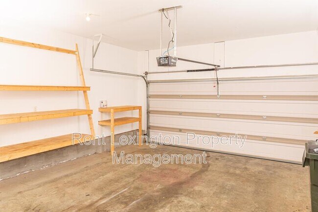 Building Photo - 749 Whispering Brook Trce