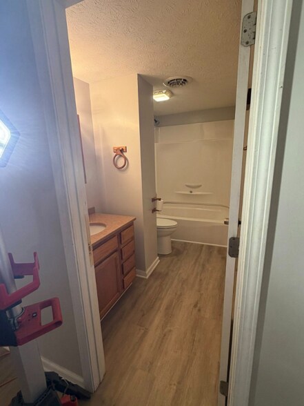 Building Photo - 808 N Main St