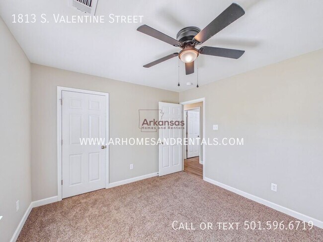 Building Photo - 1813 S Valentine St