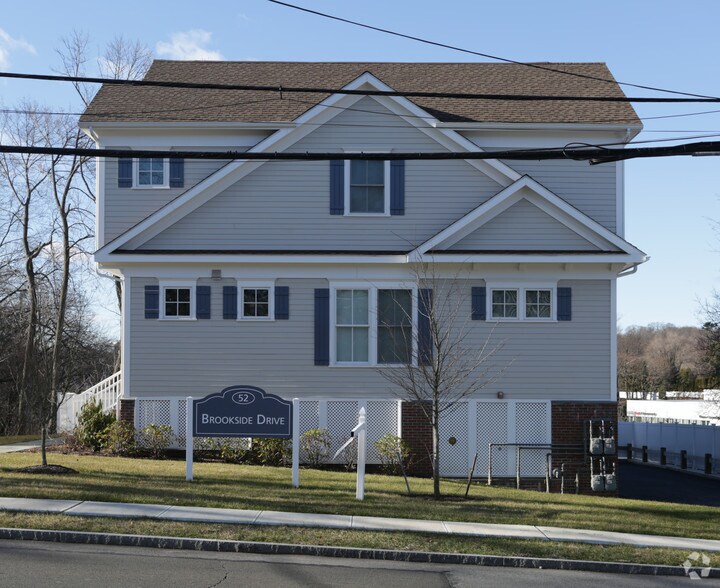 Building Photo - Luxury Townhouses