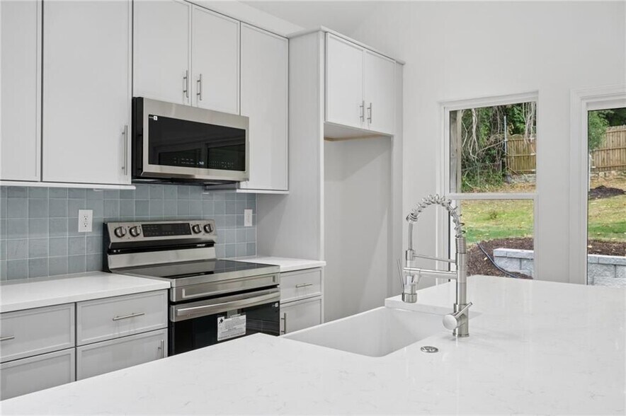 Building Photo - 2050 Morehouse Dr NW