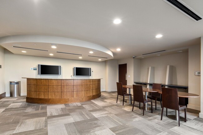 Building Photo - One bedroom condo located in heart of Buckhead!