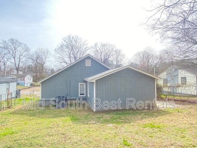 Building Photo - 1704 Cleoford Ave