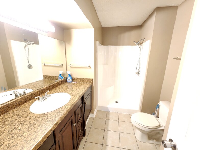 Building Photo - 7769 Adrian Dr