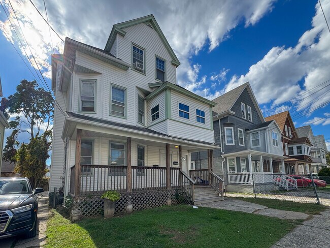 Building Photo - 239 Parrott Ave