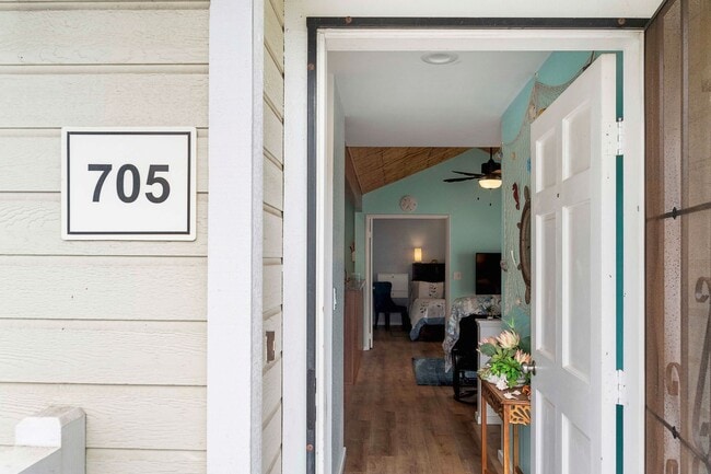 Building Photo - 2 Bedroom 2 Bathroom Fully Furnished Condo