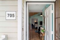 Building Photo - 2 Bedroom 2 Bathroom Fully Furnished Condo