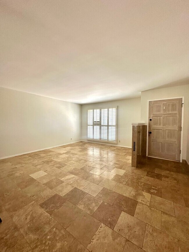 Building Photo - Desirable 4 bedroom home in Mountain View ...