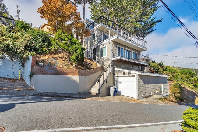 Building Photo - 822 Humboldt Rd