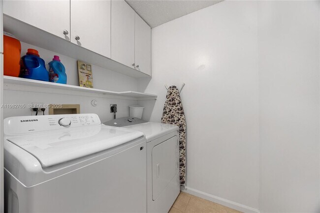 Building Photo - 8962 SE Riverfront Terrace