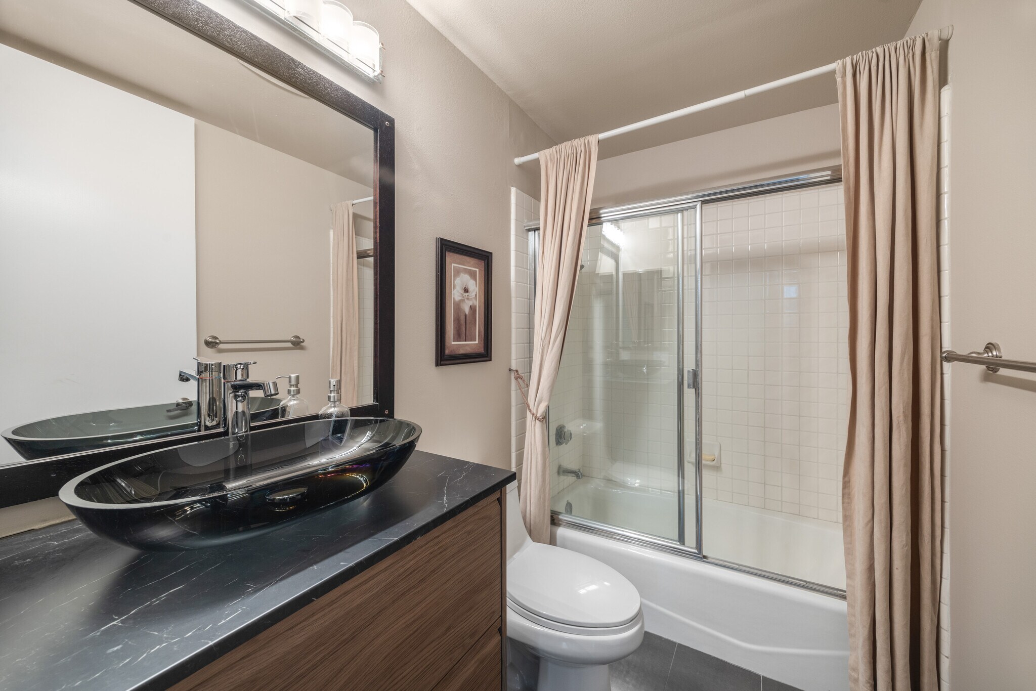 En-suite Bathroom - 1875 S Beverly Glen Blvd