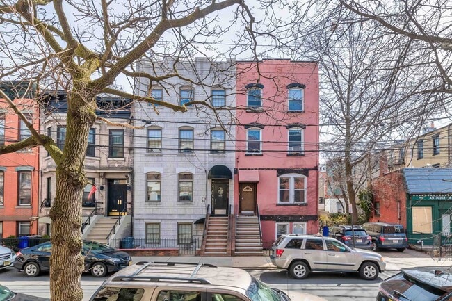 Building Photo - 707 Garden St