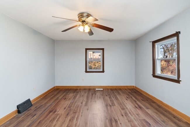 Building Photo - BLACK FRIDAY DEAL! SCORE 50% OFF 1ST MONTH'S RENT IF SIGNED BY NOV. 28! Beautiful 1 Bedroom home ...