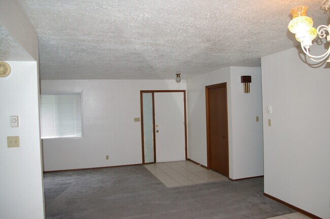 Building Photo - 809 Cherokee Ln