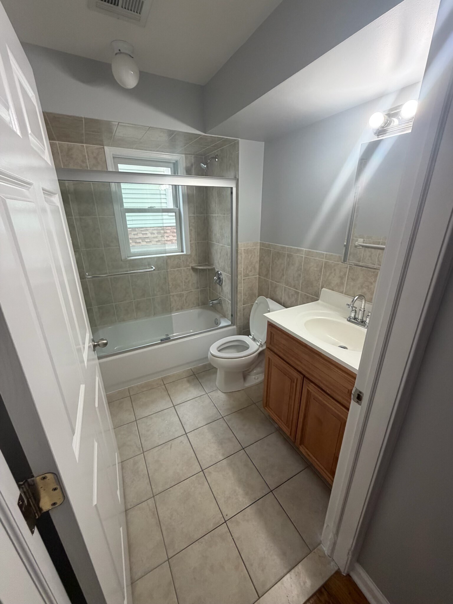 Building Photo - 104 Luttgen Pl