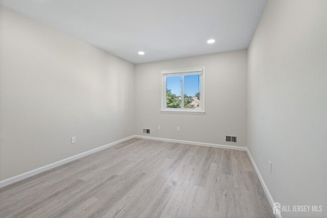 Building Photo - 160 Goldmine Ln