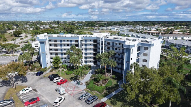 Building Photo - 4640 Lucerne Lakes Blvd W