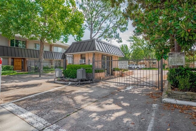 Building Photo - 6429 Bayou Glen Rd