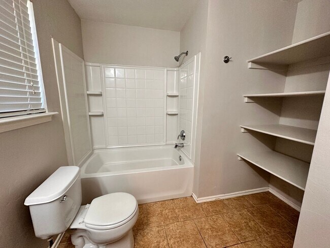 Building Photo - Newer 3 Bedroom off I-240- Move in Deposit-Free! (If Qualified)