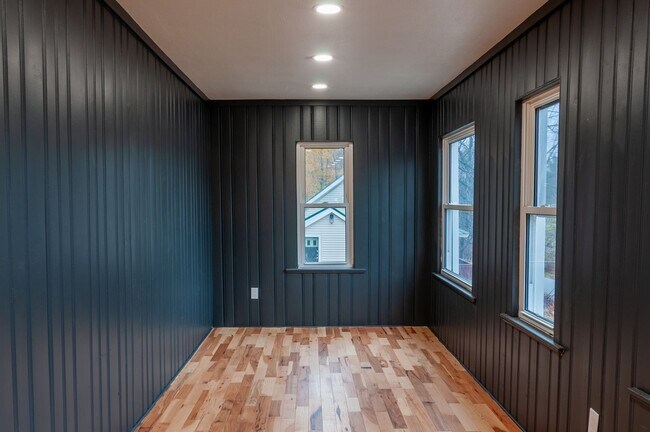 Building Photo - 3br/2bath Custom Remodeled Home Near Okemo