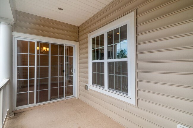 Building Photo - Beautiful Condo Minutes from Ballantyne wi...