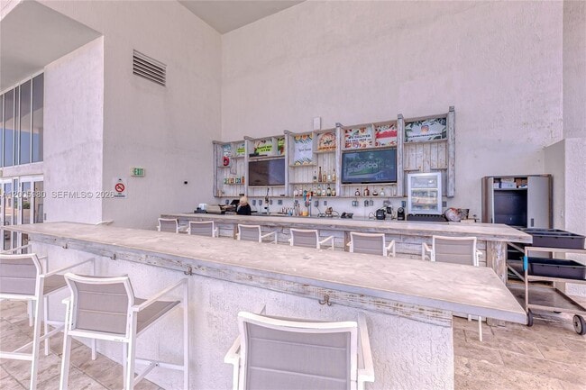 Building Photo - 1830 S Ocean Dr