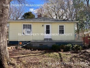 Building Photo - One Story Home with 3BR/1BA in Charlotte!