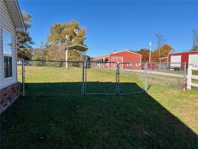 Building Photo - 502 Akron St NE