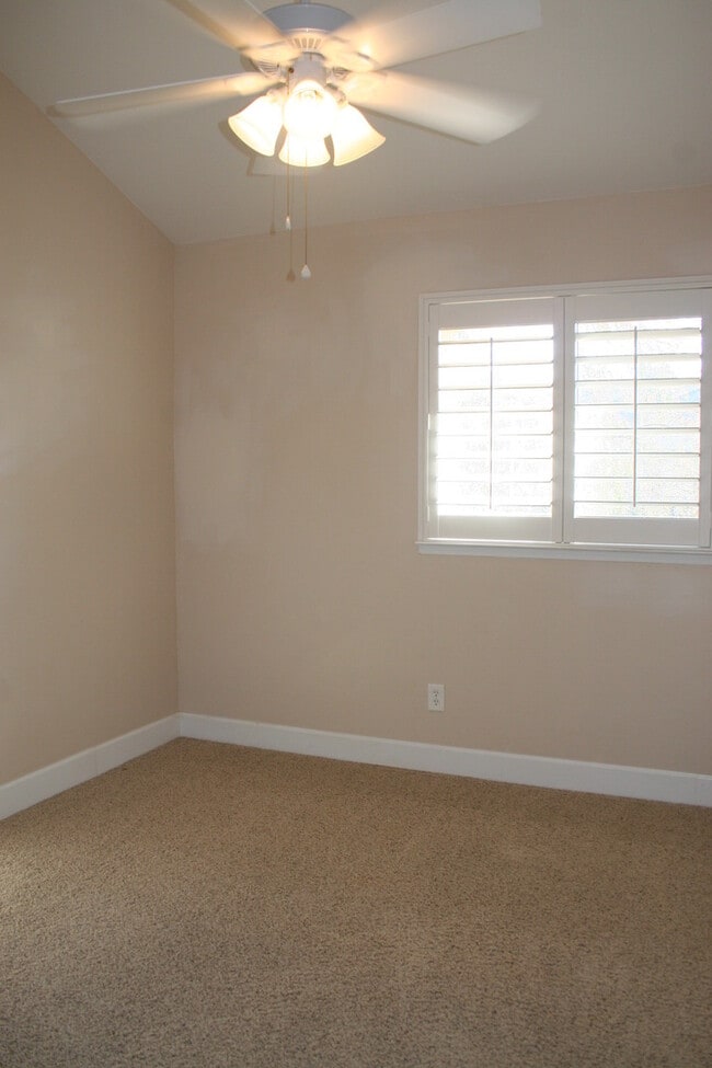 Building Photo - 5500 Lennox Ave