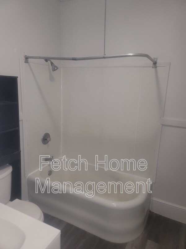 Building Photo - 107-109 East Main Street