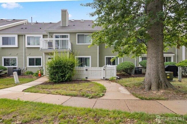 Building Photo - 3 Foxtail Ln