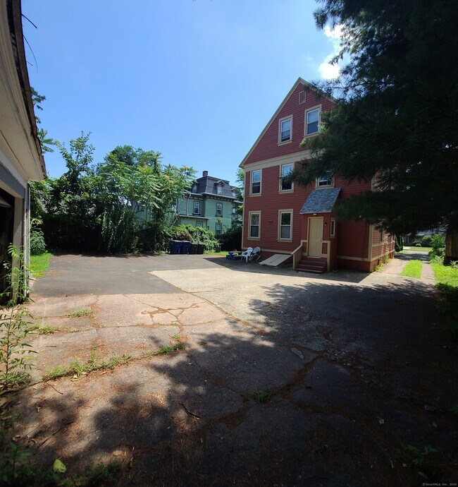 Building Photo - 985 Whalley Ave