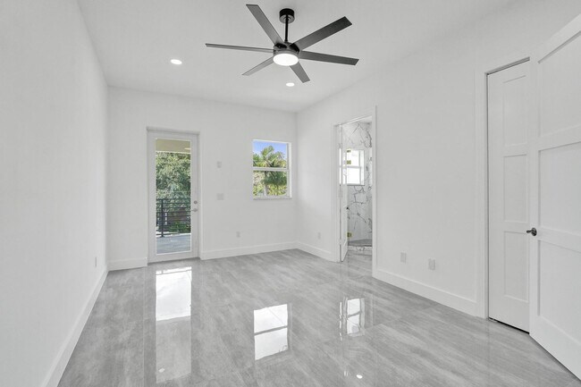 Building Photo - 1215 W Las Olas Blvd