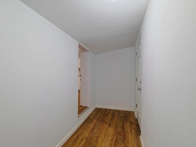 Building Photo - 95 Delafield St