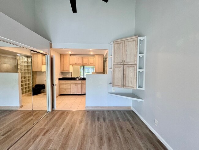Building Photo - 3/2/2 Townhome at Village Green