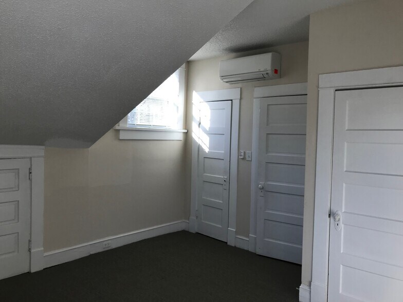 Bedroom - 1219 Grace Ave