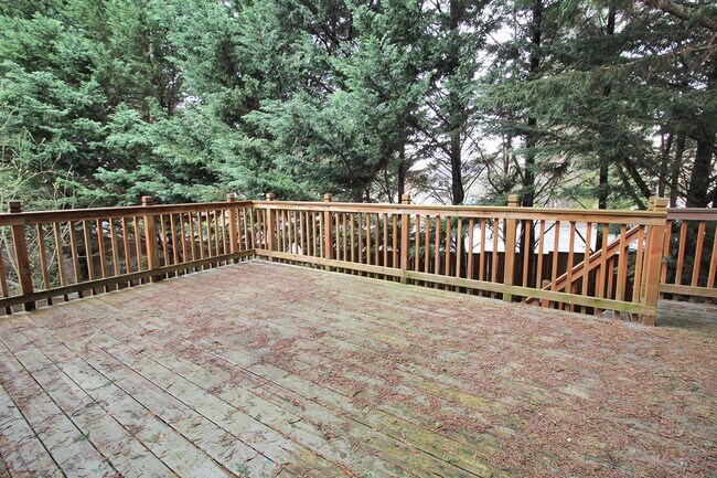 Building Photo - Alluring 4 Bedroom, 2.5 Bathroom Modern ho...