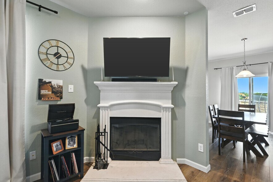 Building Photo - 10525 Wild Meadow Way