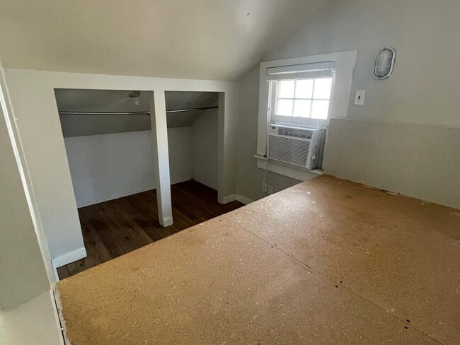 Building Photo - Beautiful Avenues Studio Apartment in Salt Lake City!