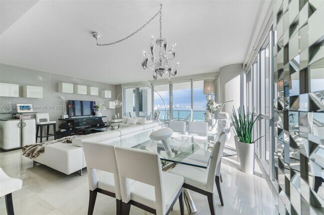 Building Photo - 1331 Brickell Bay Dr