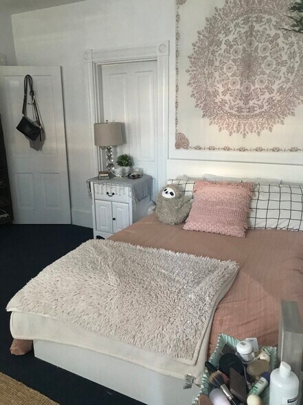 Building Photo - 123 S 16th St