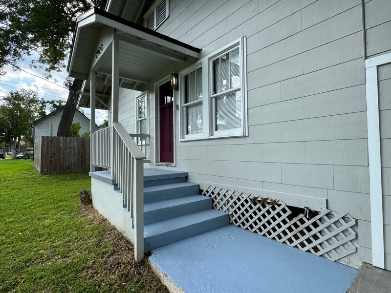 Building Photo - 2923 Rosselle St
