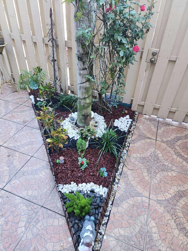 Building Photo - 600 Executive Center Dr