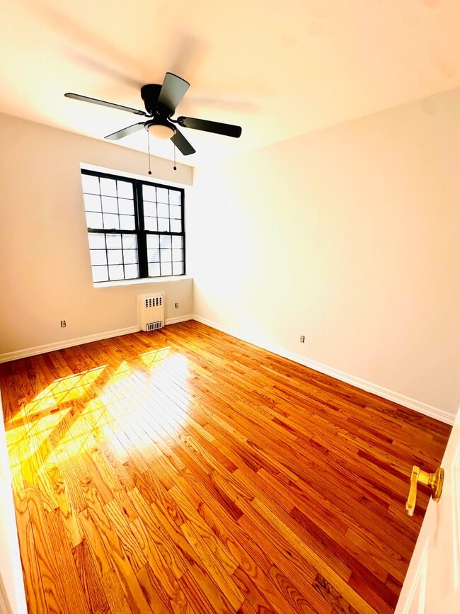 Building Photo - 890 W Beech St