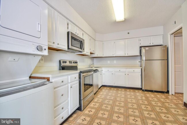 Building Photo - 3713 S George Mason Dr