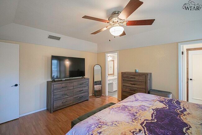 Building Photo - 1223 Amherst St