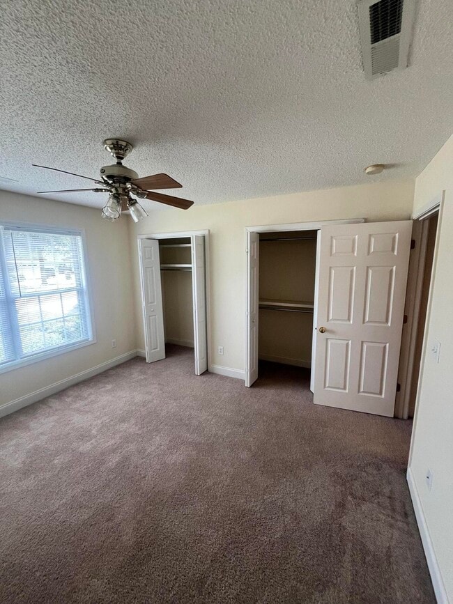 Building Photo - 3473 Beacon Dr