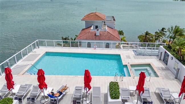 Building Photo - 601 NE 27th St