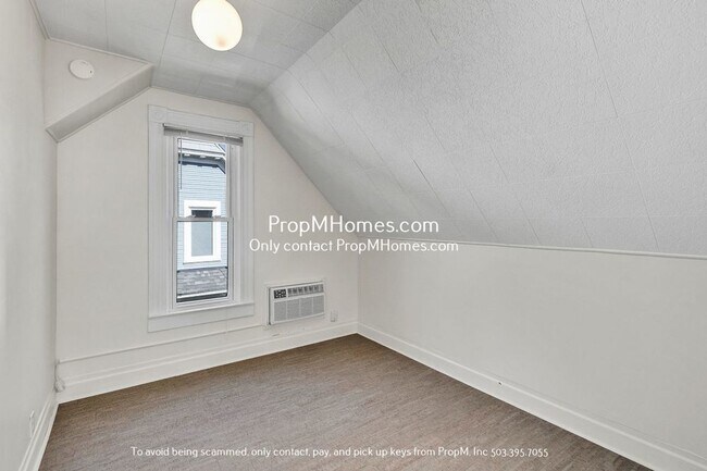 Building Photo - Bright and Fun One Bedroom Plus Flex Space...