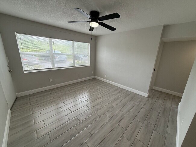 Building Photo - 2112 9th Ave N